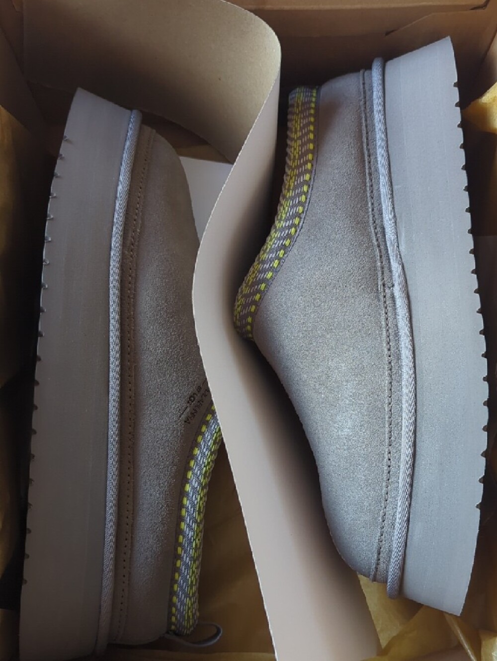 Amazing Koolaburra By UGG Platform Clogs - Picture 5 of 5